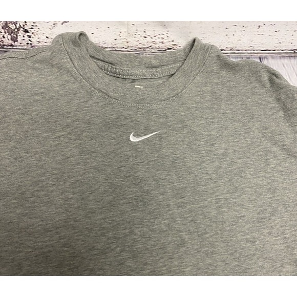 NIKE "THE NIKE TEE" LOOSE FIT CROPPED T-SHIRT/ Women's SIZE Medium - Picture 2 of 5